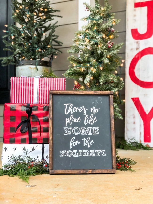 Classic Christmas front porch -17