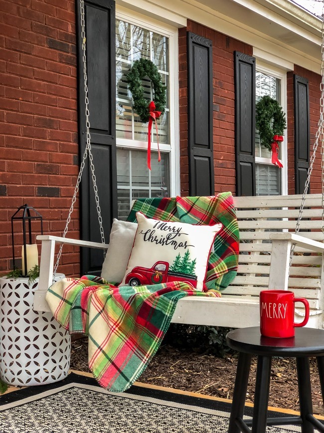 Classic Christmas front porch -20