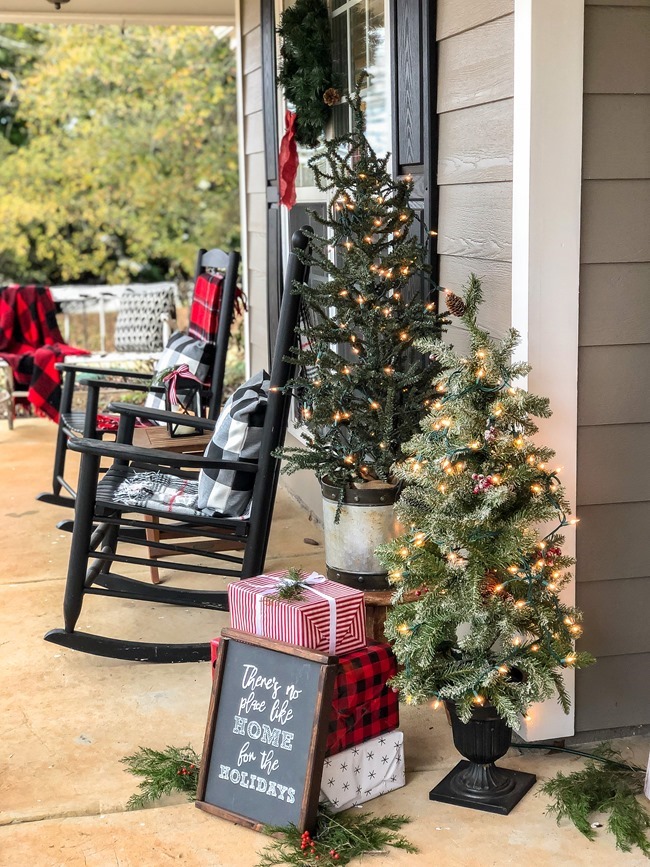 Classic Christmas front porch -27