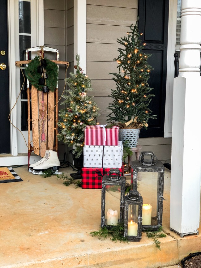 Classic Christmas front porch -29