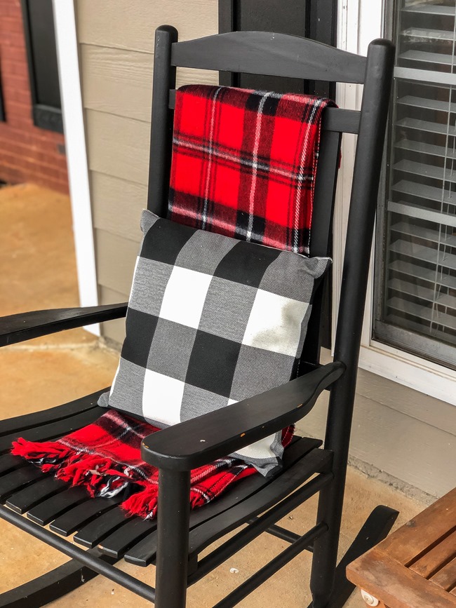 Classic Christmas front porch -34