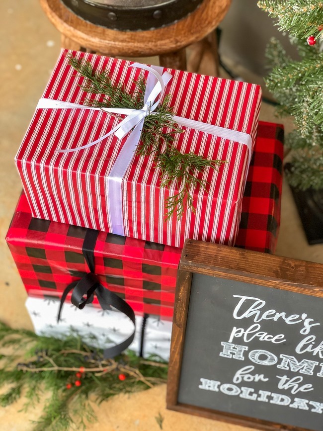 Classic Christmas front porch -45