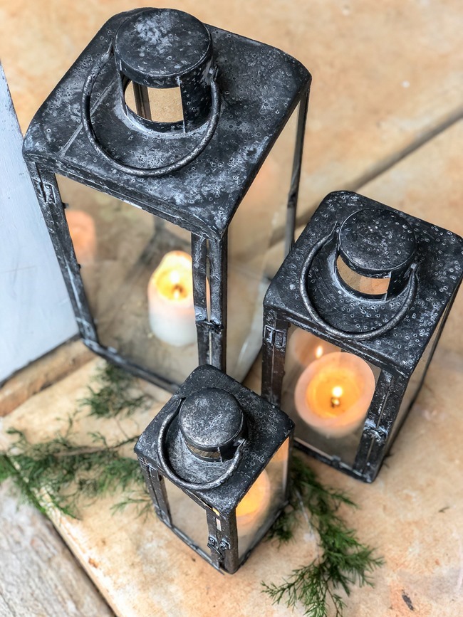 Classic Christmas front porch -49