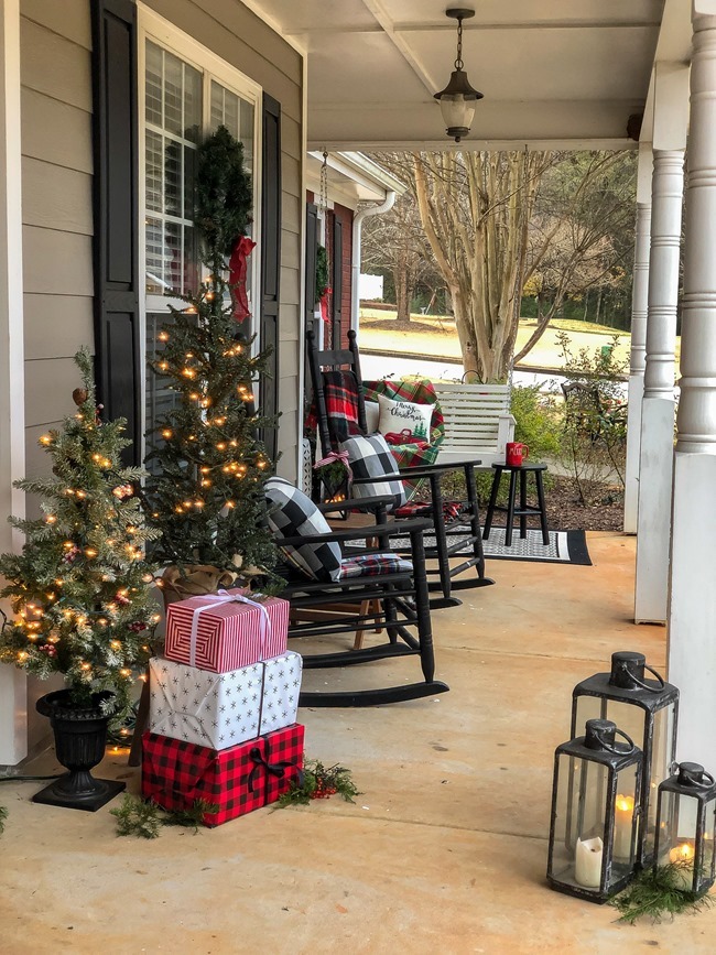 Classic Christmas front porch -51