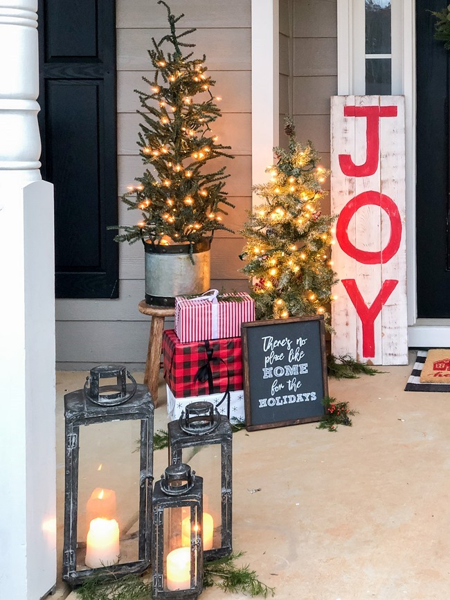 Classic Christmas front porch -55