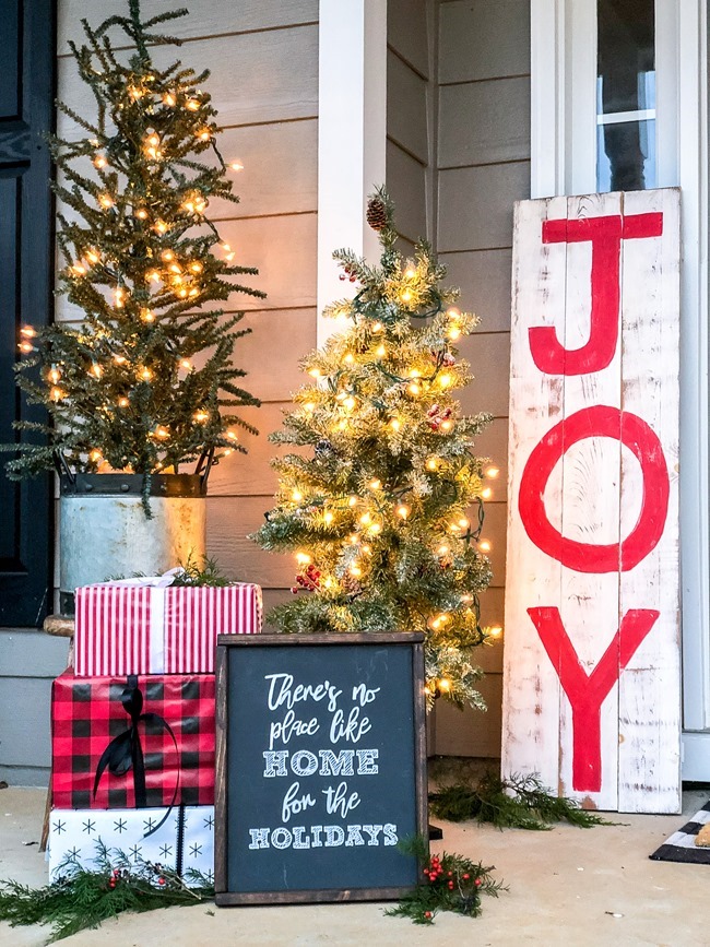 Classic Christmas front porch -58