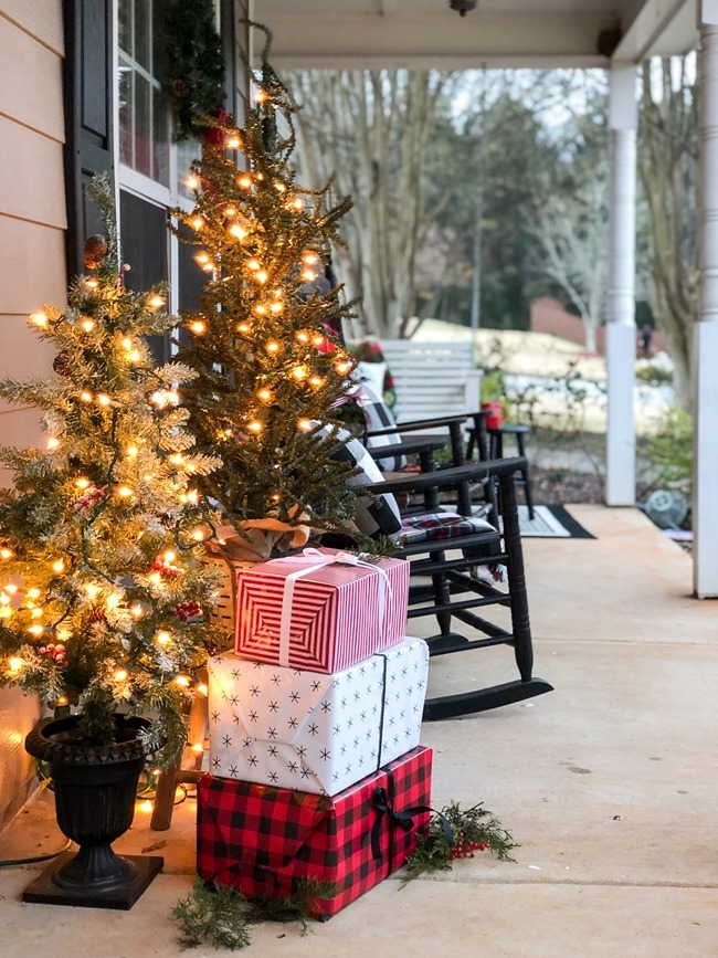 Classic Christmas front porch -59