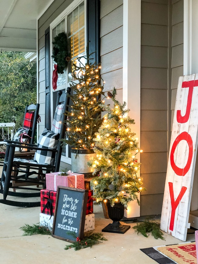 Classic Christmas front porch -61