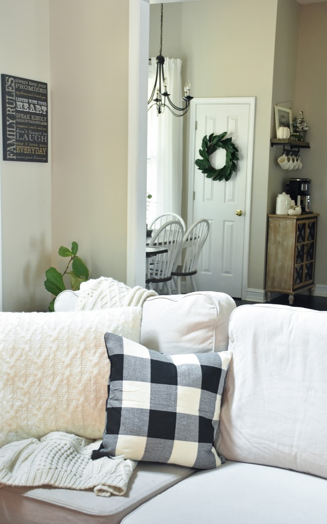 Cozy and Neutral Farmhouse Fall Tour (30 of 35)