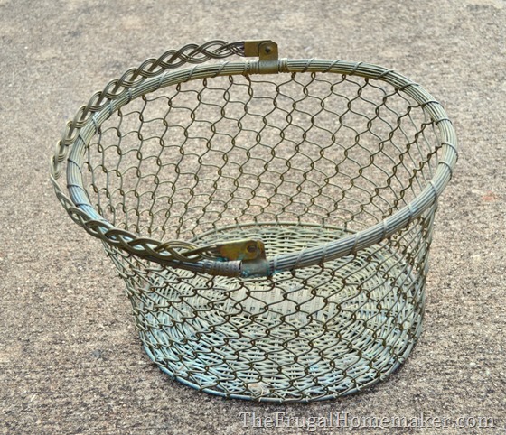 Yard sale basket spray paint makeover Yard sale basket spray paint makeover