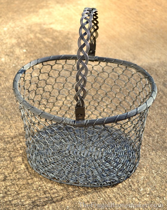 Yard sale basket spray paint makeover Yard sale basket spray paint makeover