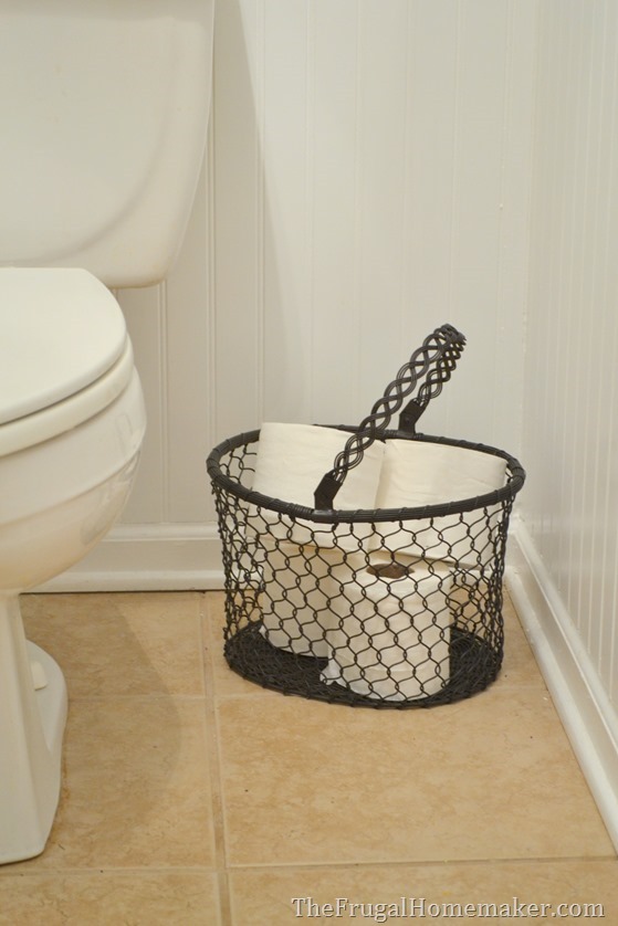 Yard sale basket spray paint makeover Yard sale basket spray paint makeover