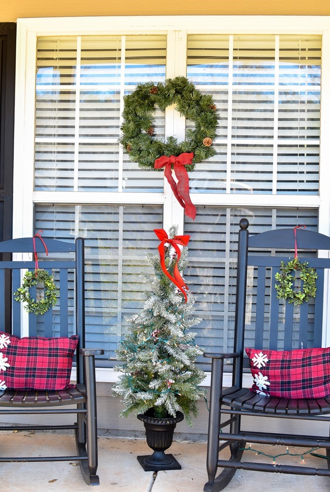 Farmhouse style Christmas front porch with picket fences-15