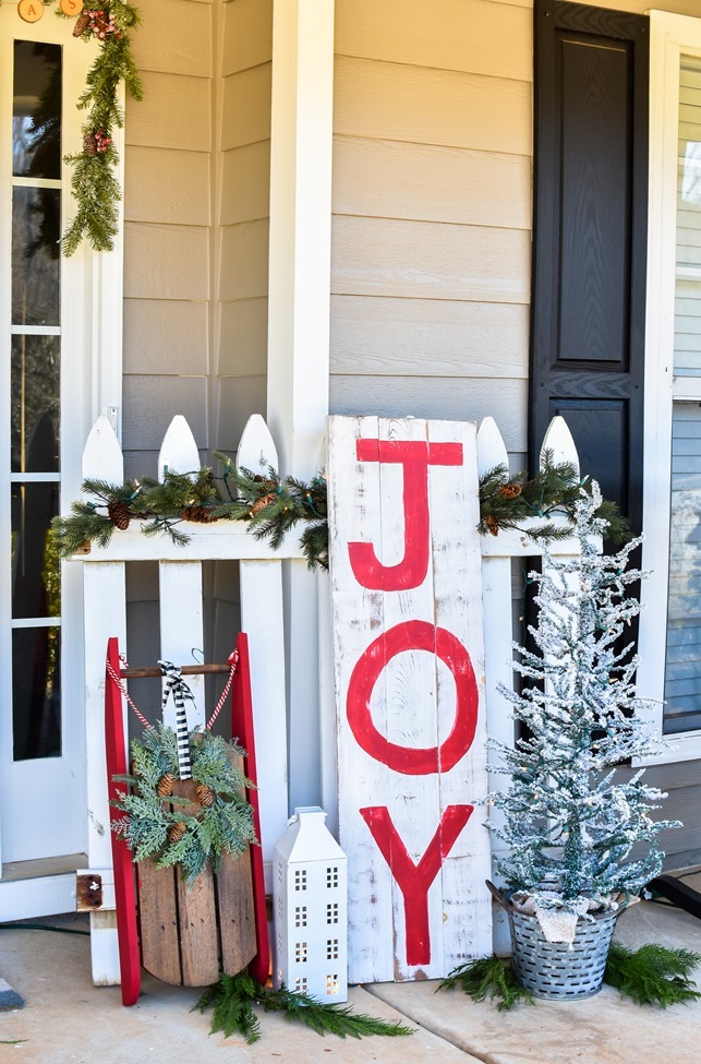 Farmhouse style Christmas front porch with picket fences-6
