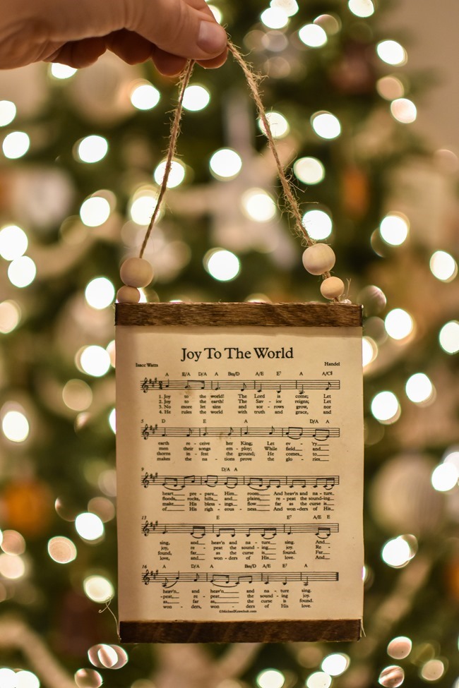How to make a DIY Christmas music page wall hanging or ornament-11