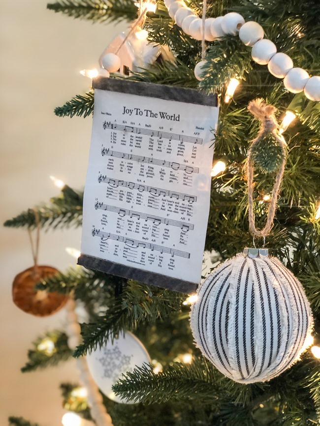 How to make a DIY Christmas music page wall hanging or ornament-34