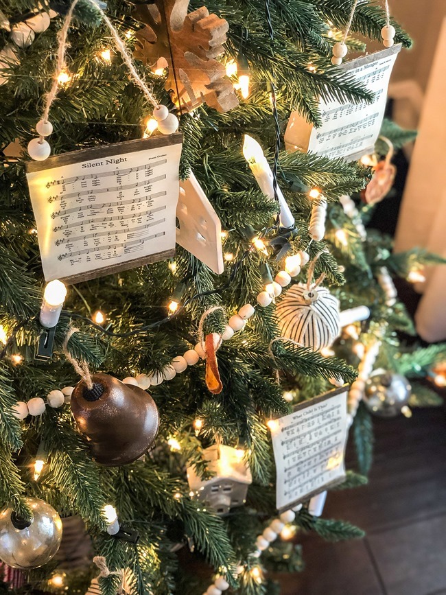 How to make a DIY Christmas music page wall hanging or ornament-35