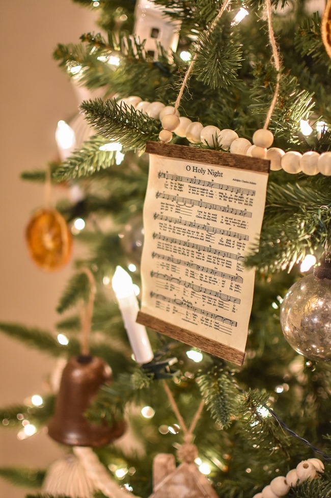 How to make a DIY Christmas music page wall hanging or ornament-6