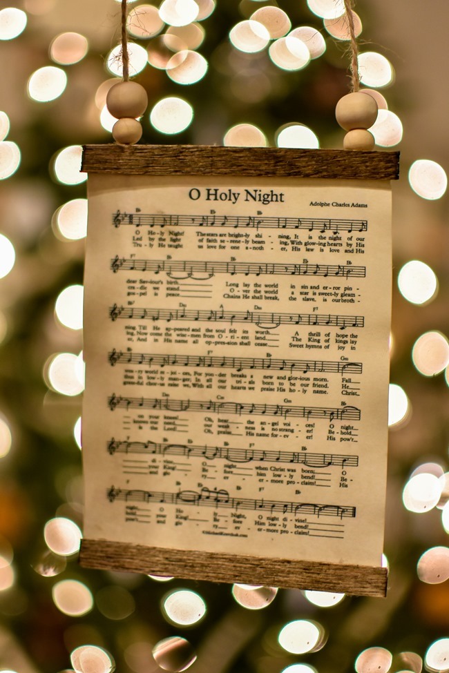 How to make a DIY Christmas music page wall hanging or ornament-9