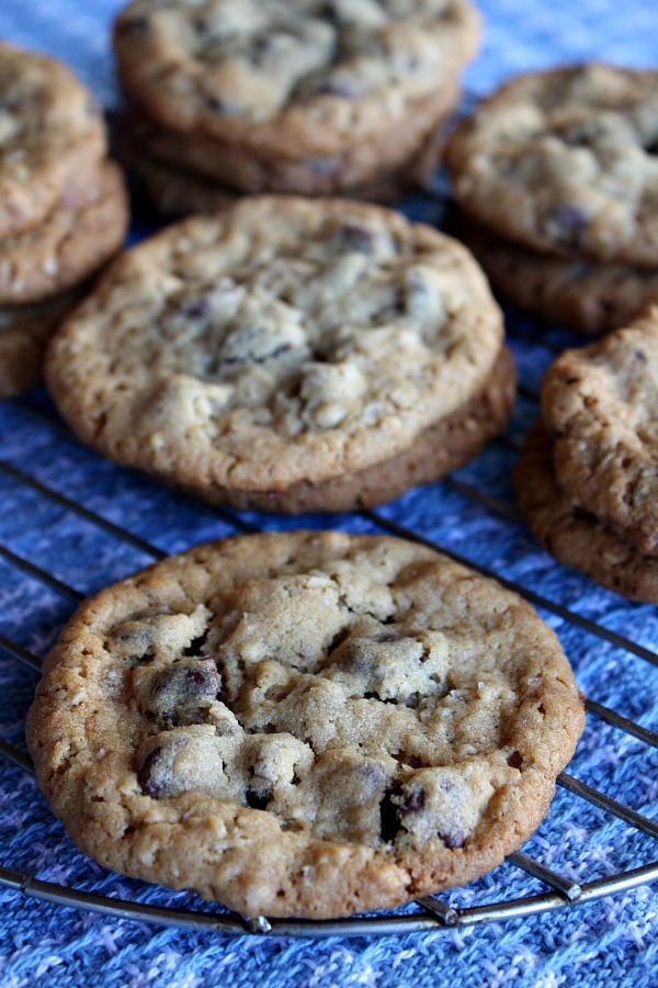 Peanut-Butter-Chocolate-Chip-Oatmeal-Cookies-with-Sea-Salt-1