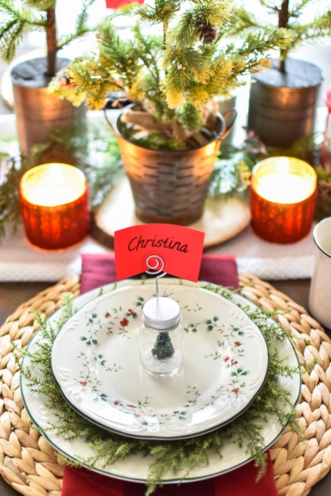 Red Plaid Simple Christmas Table -11