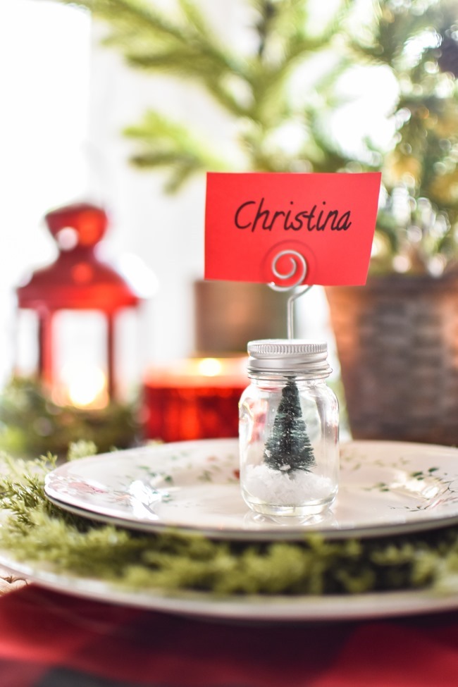 Red Plaid Simple Christmas Table -14