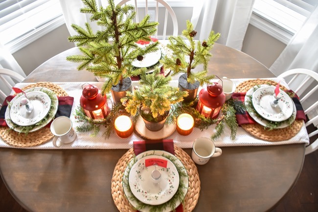Red Plaid Simple Christmas Table -33