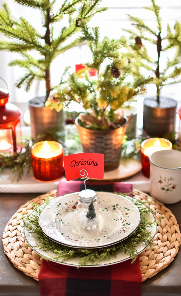 Red Plaid Simple Christmas Table -5