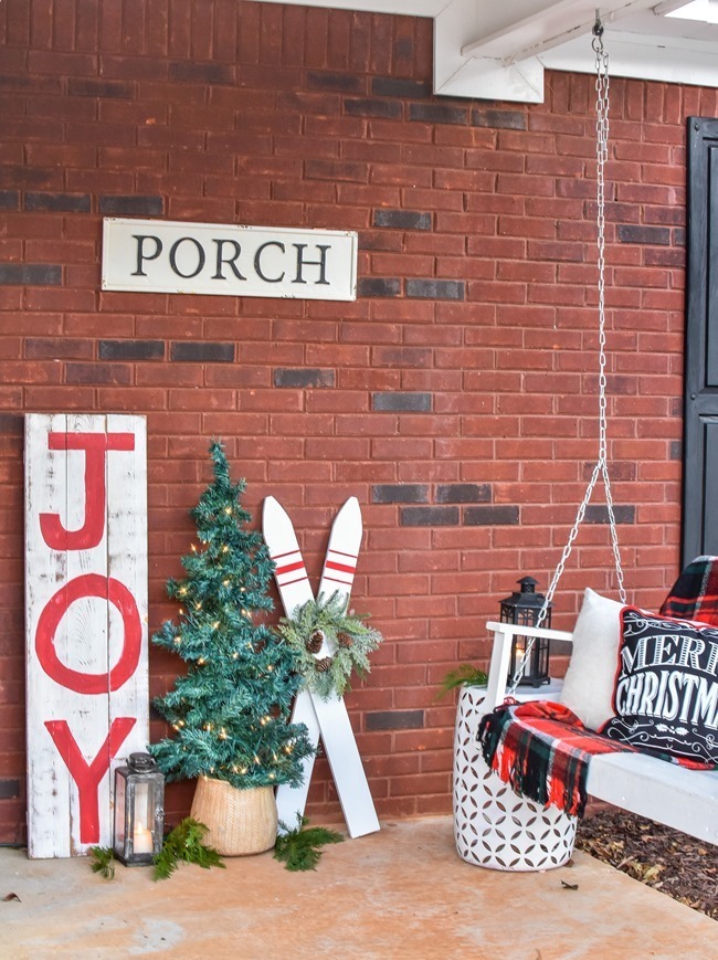 Ski Lodge Inspired Farmhouse Christmas Front Porch-11[3]