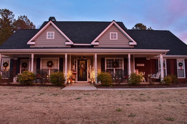 Ski Lodge Inspired Farmhouse Christmas Front Porch-19[3]